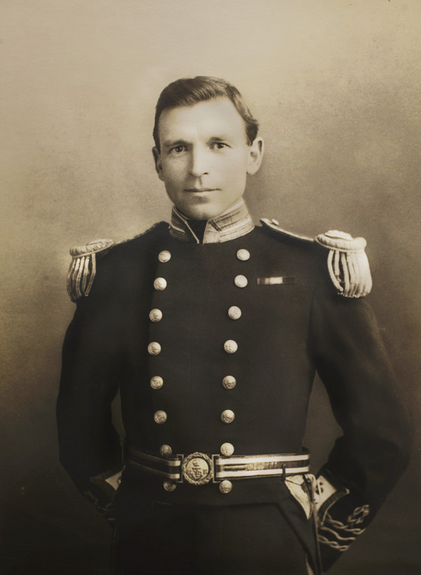 Comdr F. A. Worsley